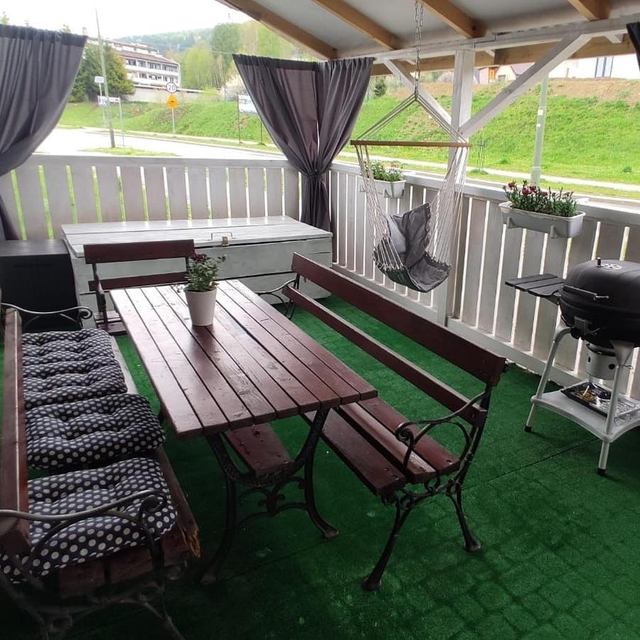Apartament Deja Vu-Bieszczady Ustrzyki Dolne Exterior foto